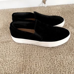 Steve Madden Black Velvet Slip On Sneaker  Size 7 Excellent condition!
